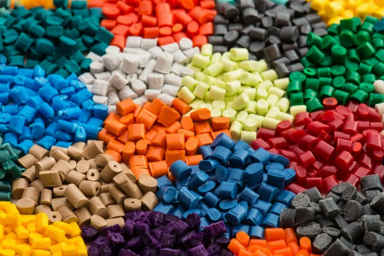 kolorowy granulat z tworzywa sztucznego
